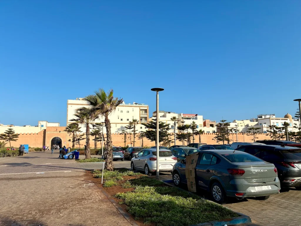 une d'un parking près de la Médina